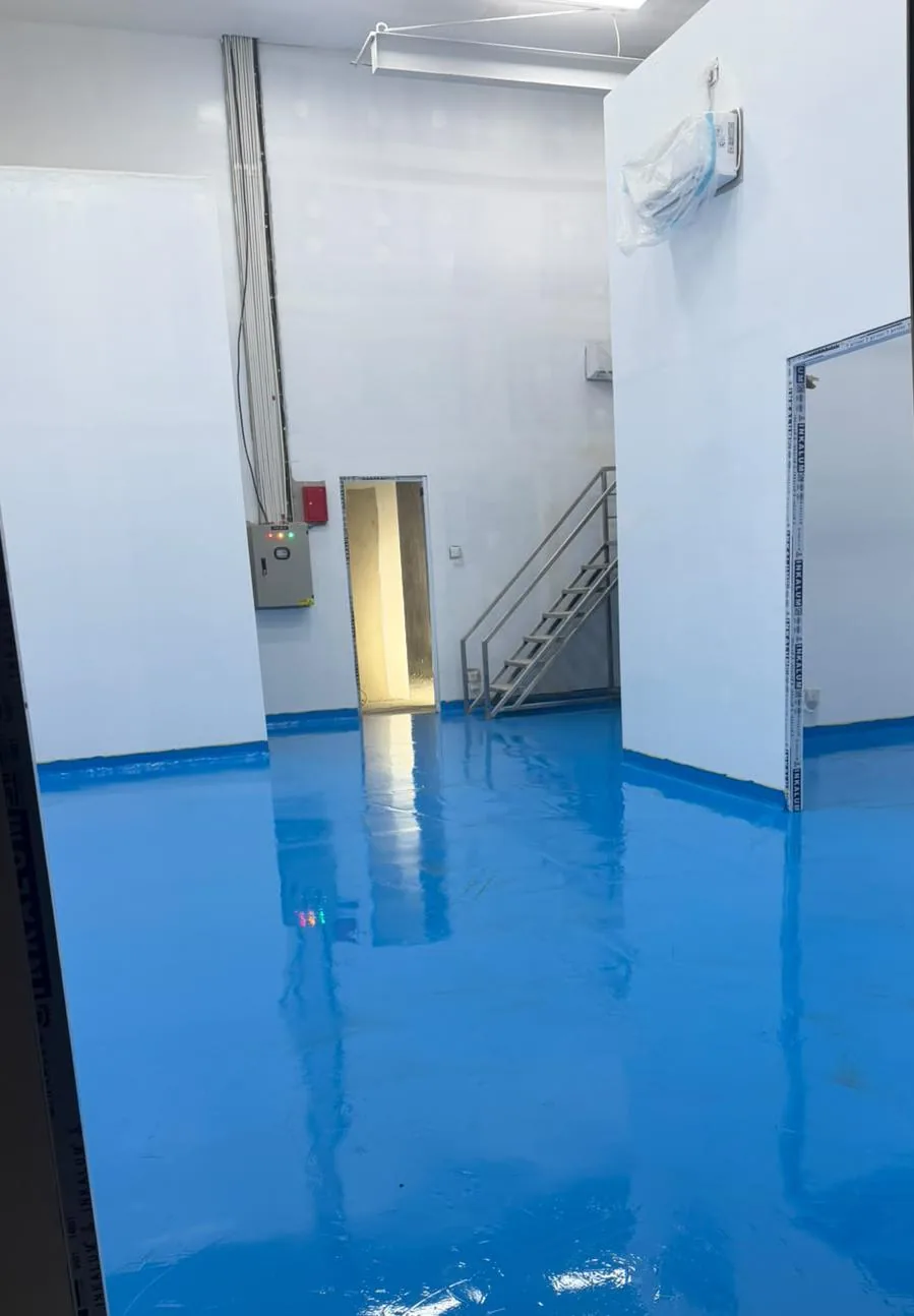 Epoxy biru untuk ruang produksi bersih